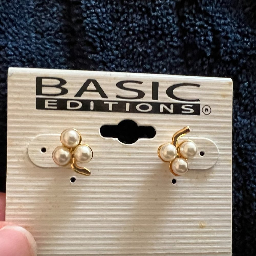 Basic Editions Small Faux Pearl Earrings